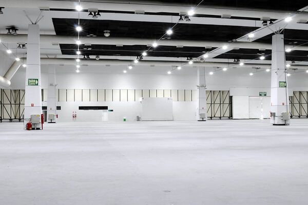 Galp�o industrial utilizando blocos e artefatos de cimento