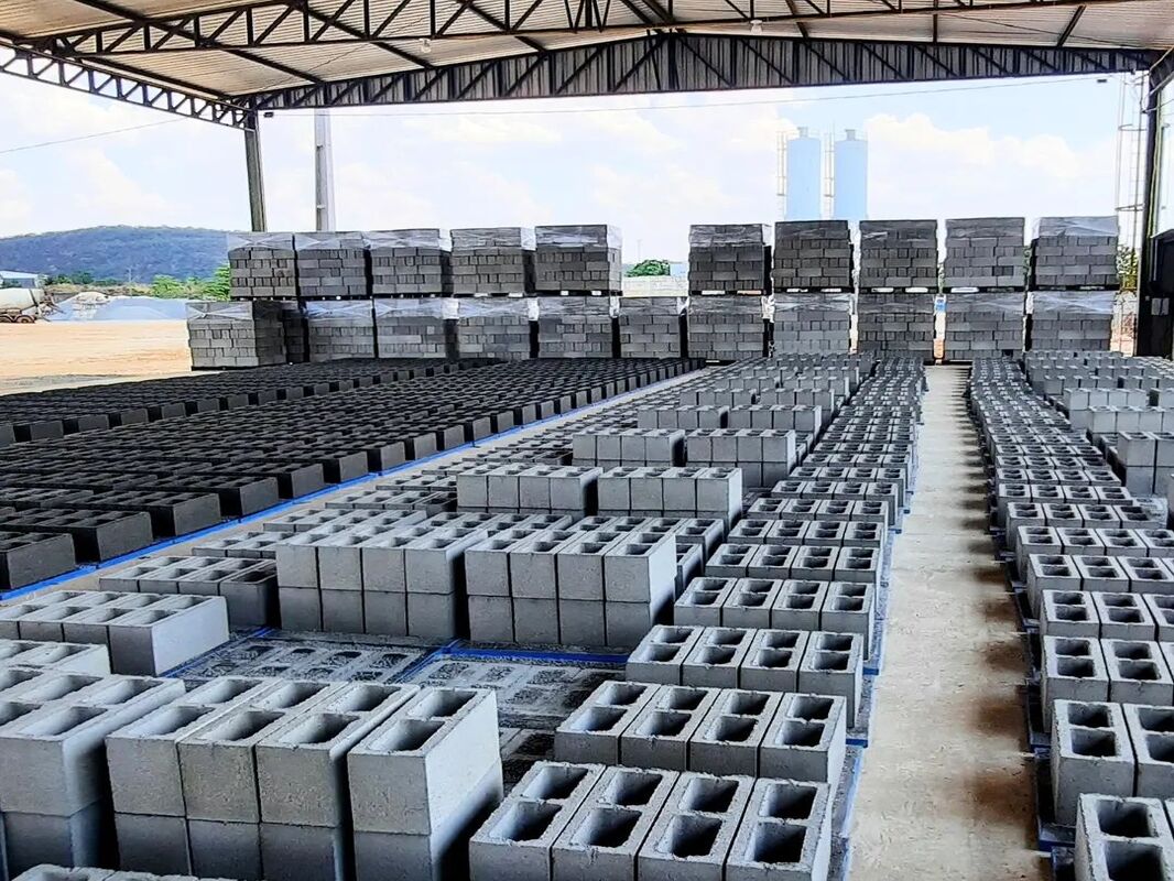 Blocos e tijolos de cimento